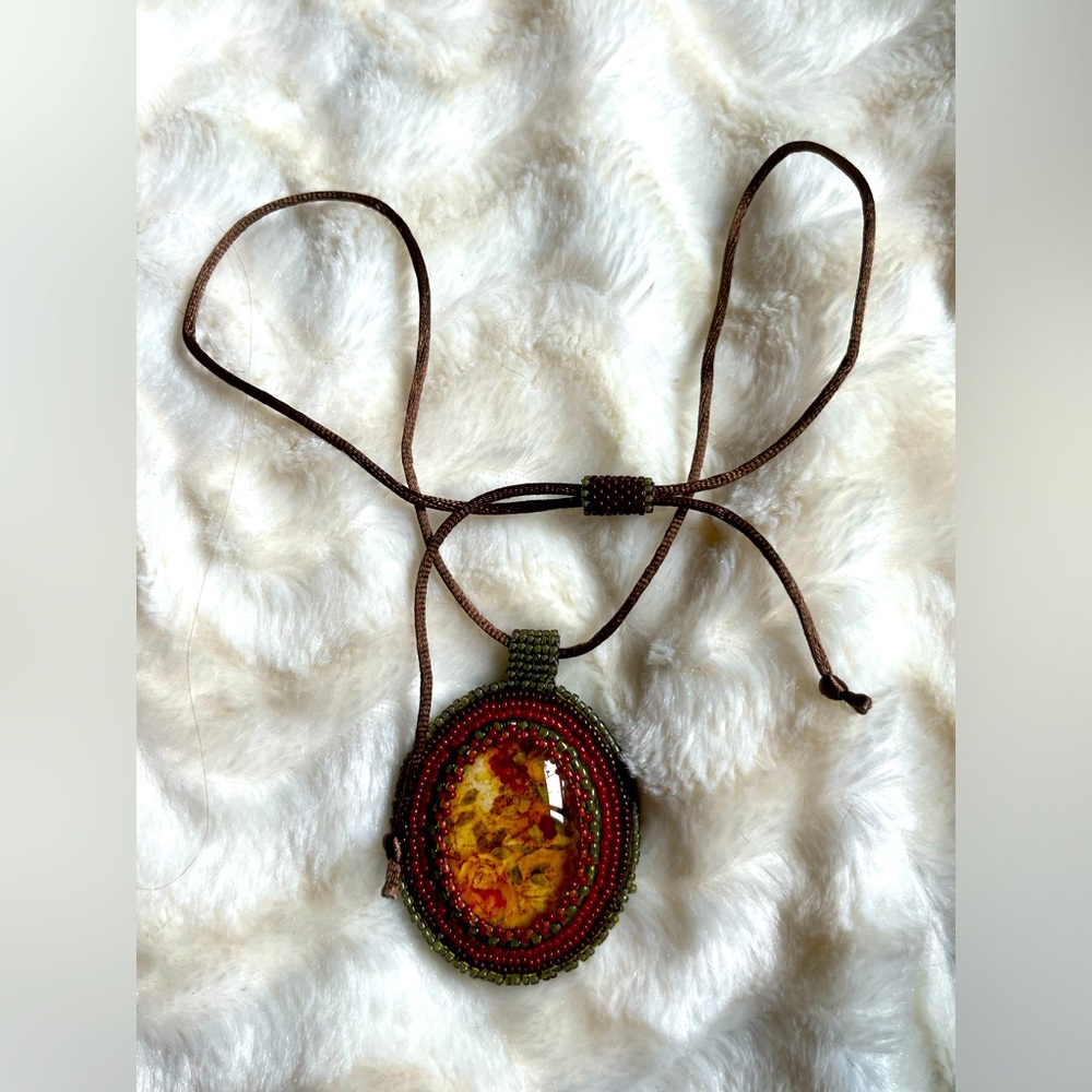 Hand beaded pendant adjustable, necklace